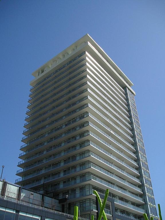 Square One Fully Furnished Suite Мисисага Екстериор снимка