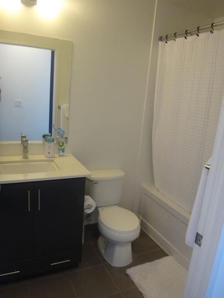 Square One Fully Furnished Suite Мисисага Екстериор снимка