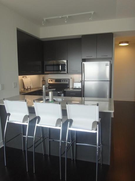 Square One Fully Furnished Suite Мисисага Екстериор снимка