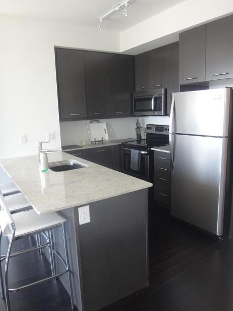 Square One Fully Furnished Suite Мисисага Екстериор снимка