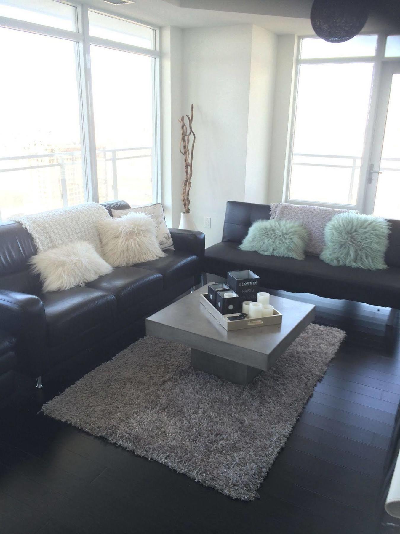 Square One Fully Furnished Suite Мисисага Екстериор снимка