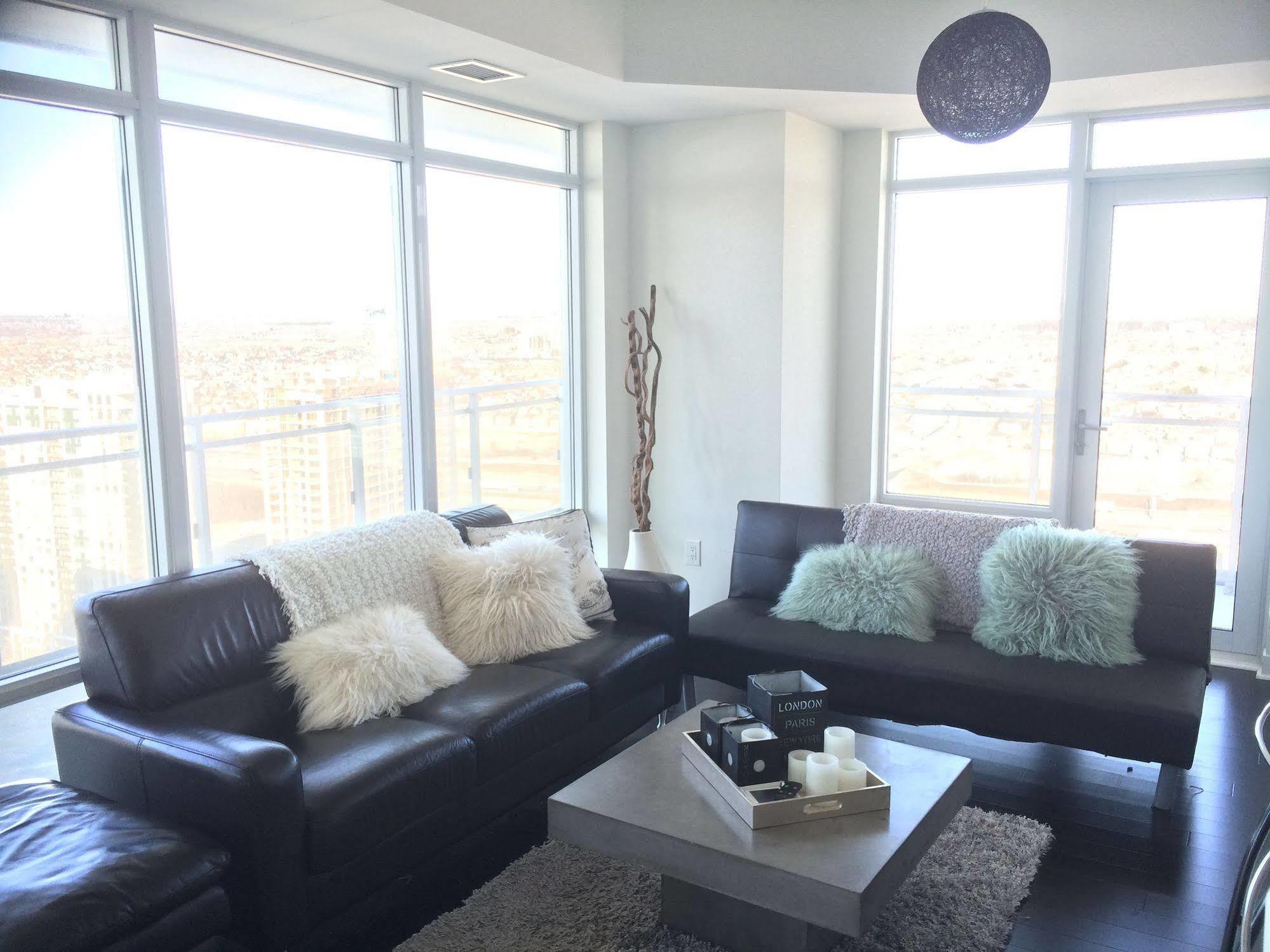 Square One Fully Furnished Suite Мисисага Екстериор снимка