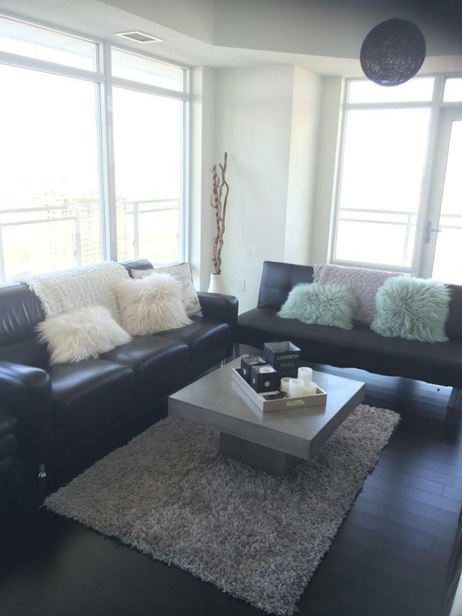 Square One Fully Furnished Suite Мисисага Екстериор снимка